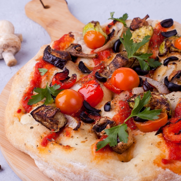 Начинка для постной пиццы. Пицца с овощами. Постная пицца. Римская пицца овощная. Римская пицца с овощами.